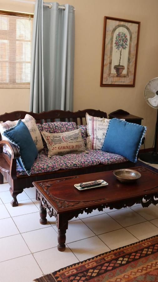 Mia'S Hotel Tzaneen Exterior photo